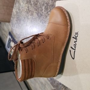 Clarks Boots for kids Like new!!